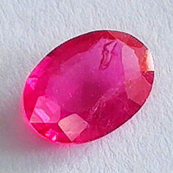 0,82  ct Rubí oval de 7,48 x 5,35 x 2,27 mm