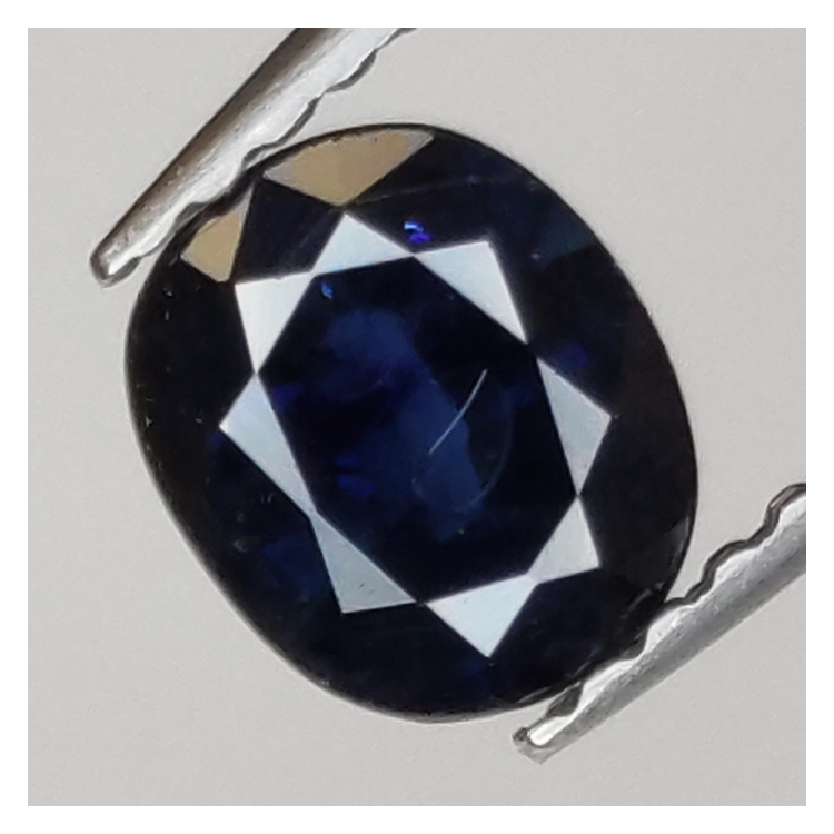 0,79ct Saphir im Ovalschliff 6x5 mm