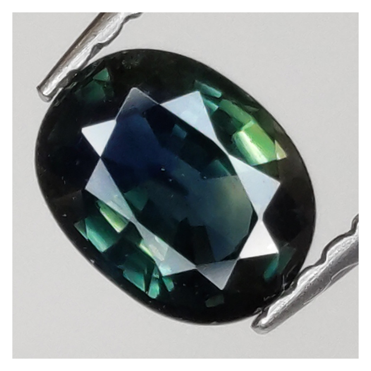 0,80ct Oval cut sapphire 6x5 mm
