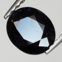 0,95ct Zafiro talla oval 6x5 mm