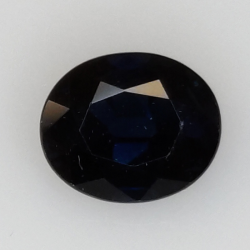 0,95ct Oval cut sapphire 6x5 mm