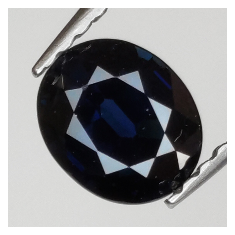 0,95ct Zafiro talla oval 6x5 mm