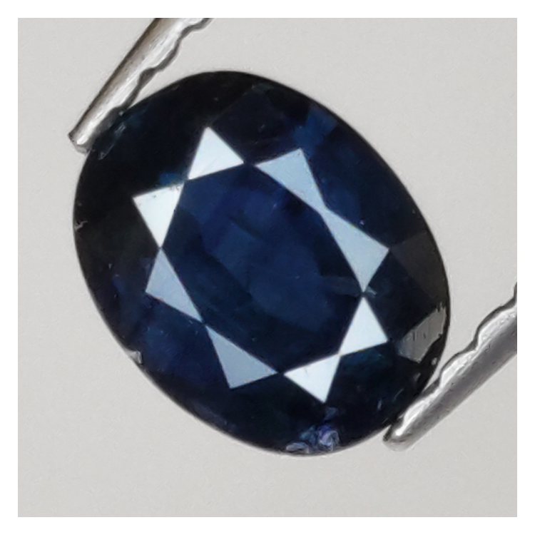 0,73ct Oval cut sapphire 6x5 mm