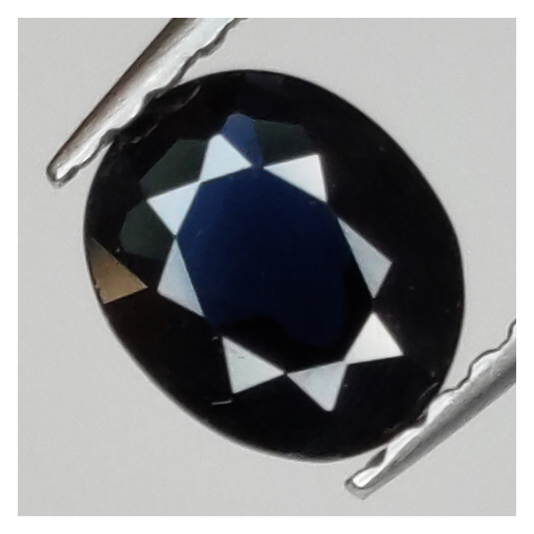 0,79ct Oval cut sapphire 6x5 mm