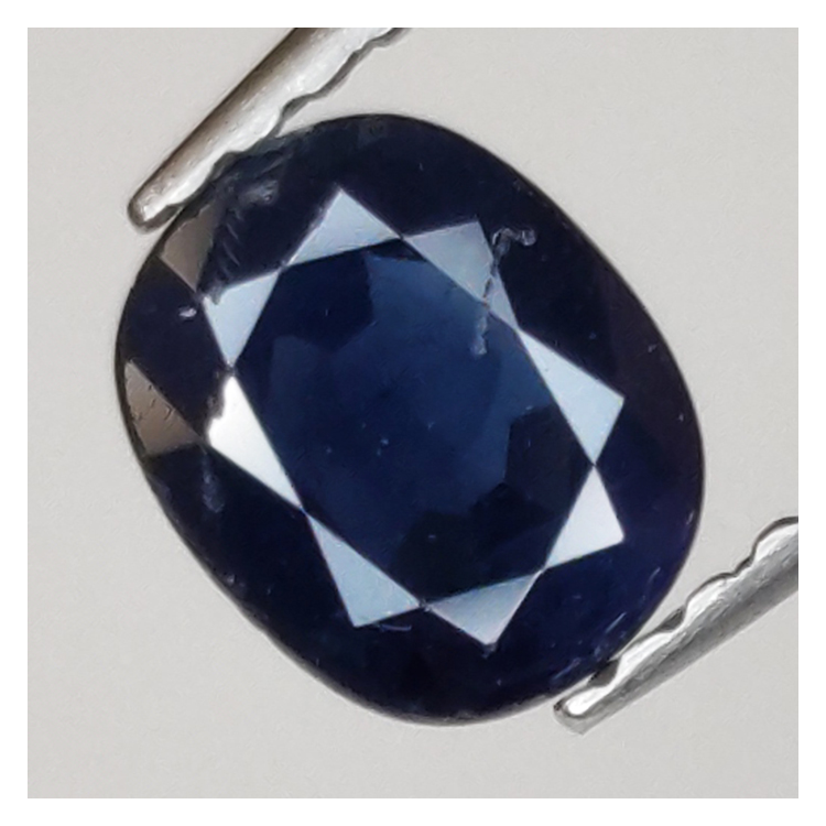 0,78ct Zafiro talla oval 6x5 mm