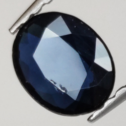 0,70ct Saphir im Ovalschliff 6x5 mm