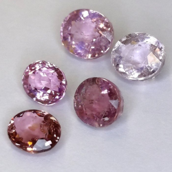 5,04 ct Turmalina Oval Aprox 5,7 x 4,8 a 7,1 x 5,9 mm.