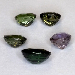 4,22 ct Turmalina Oval Aprox 5,7 x 4,9 a 7,3 x 6,1 mm.