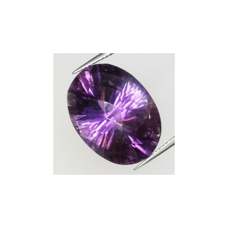 17,16 ct Ametista naturale ovale Millenium 20,45 x 15,54 x 11,07 mm.