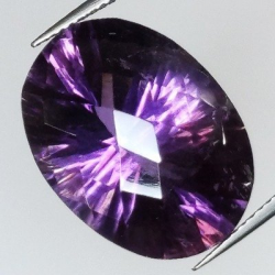 17,16 ct Ametista naturale ovale Millenium 20,45 x 15,54 x 11,07 mm.