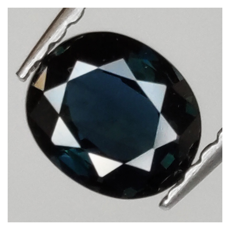 0,74ct Saphir im Ovalschliff 6x5 mm