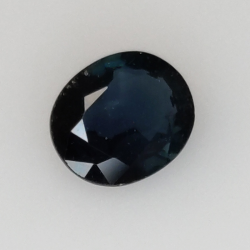 0,76ct Oval cut sapphire 6x5 mm