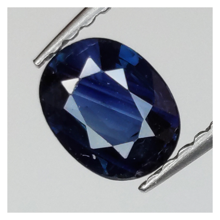 0,64ct Zafiro talla oval 6x5 mm