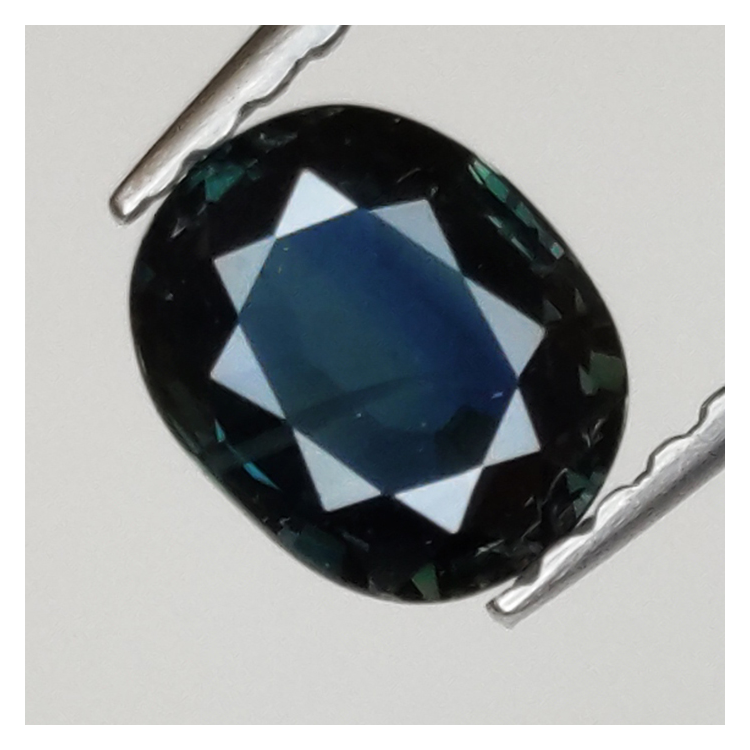 0,72ct Zafiro talla oval 6x5 mm