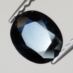 0,68ct Zafiro talla oval 6x5 mm