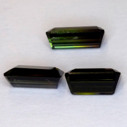 4,52 ct Turmalin mit verschiedenen Schliffen ca. 8,7 x 4,8 bis 9,6 x 4,6 mm.