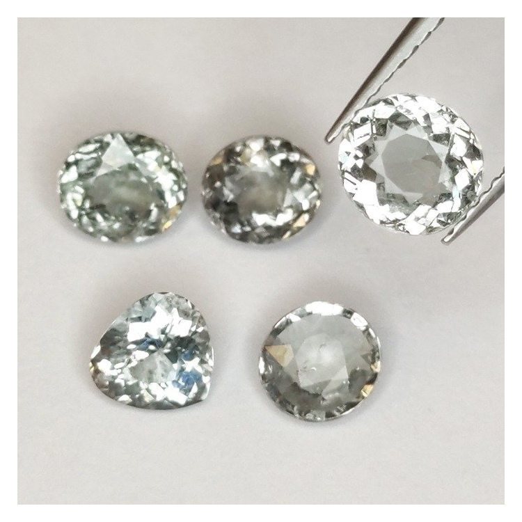 4,41 ct Turmalin mit verschiedenen Schliffen ca. 6,1 x 5,8 bis 6,5 x 5,9 mm.