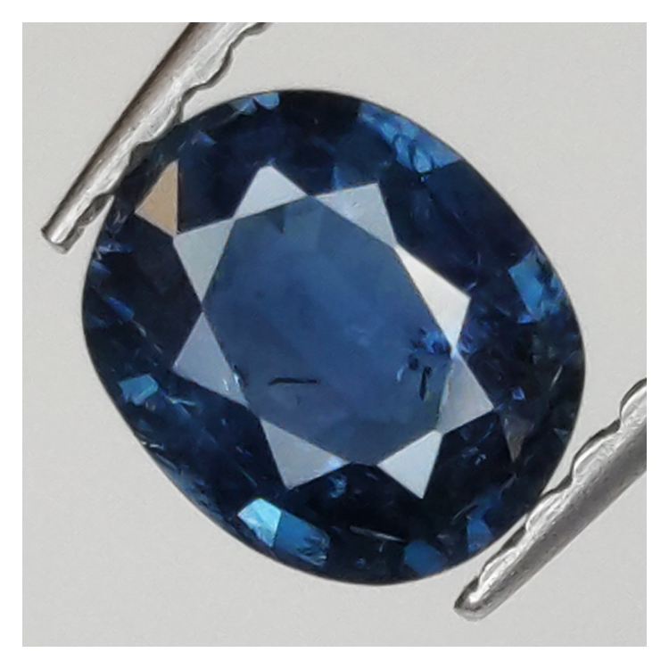0,70ct Oval cut sapphire 6x5 mm