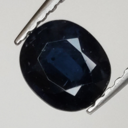 0,90ct Oval cut sapphire 6x5 mm