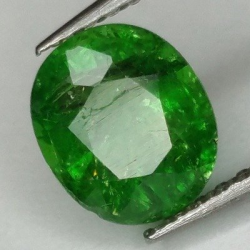 1,26 ct  Tsavorita oval de 6,96 x 5,92 x 3,96 mm