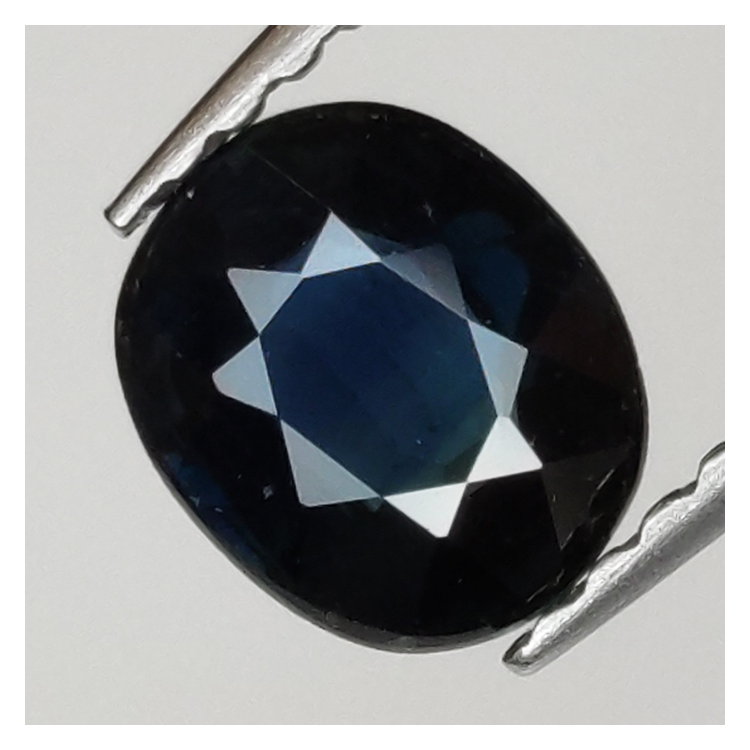 0,91ct Oval cut sapphire 6x5 mm