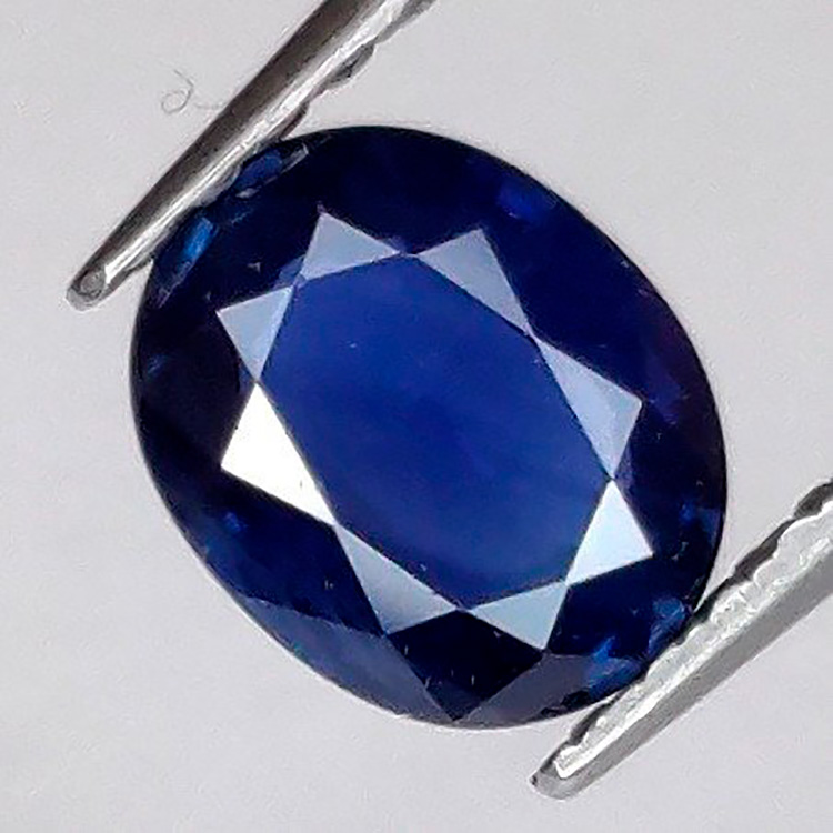 0,64 ct zafiro azul talla oval 6,12 x 4,90 x 2,31mm