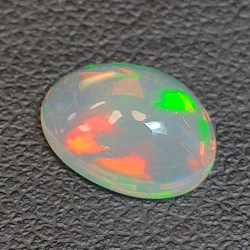 1,30ct Opal im Ovalschliff 9,5x7,0 mm