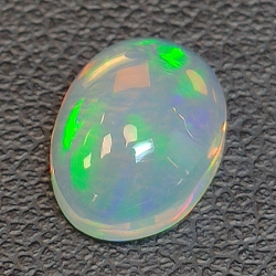 1,30ct Opal im Ovalschliff 9,5x7,0 mm