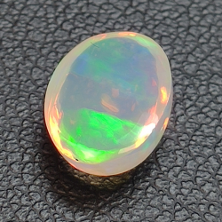 1,51ct Opal im Ovalschliff 9,7x7,4 mm