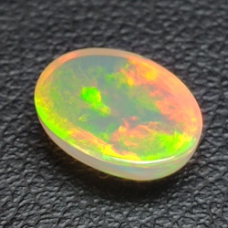 1,11ct Opal im Ovalschliff 9,3x7,2 mm