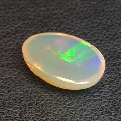 2,32ct Oval cut opal 12,7x9,1 mm