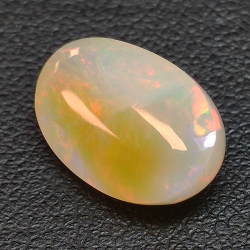 3,95ct Ópalo talla oval 13,5x9,2 mm