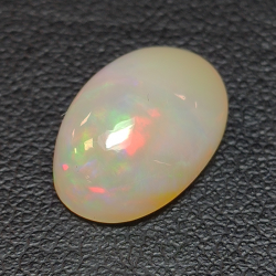 3,95ct Ópalo talla oval 13,5x9,2 mm