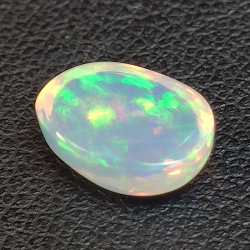 1,82ct Opal im Ovalschliff 9,8x7,1 mm