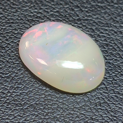 2,68ct Opal im Ovalschliff 12,7x9,1 mm