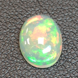 1,39ct Opal im Ovalschliff 10,02x7,5 mm