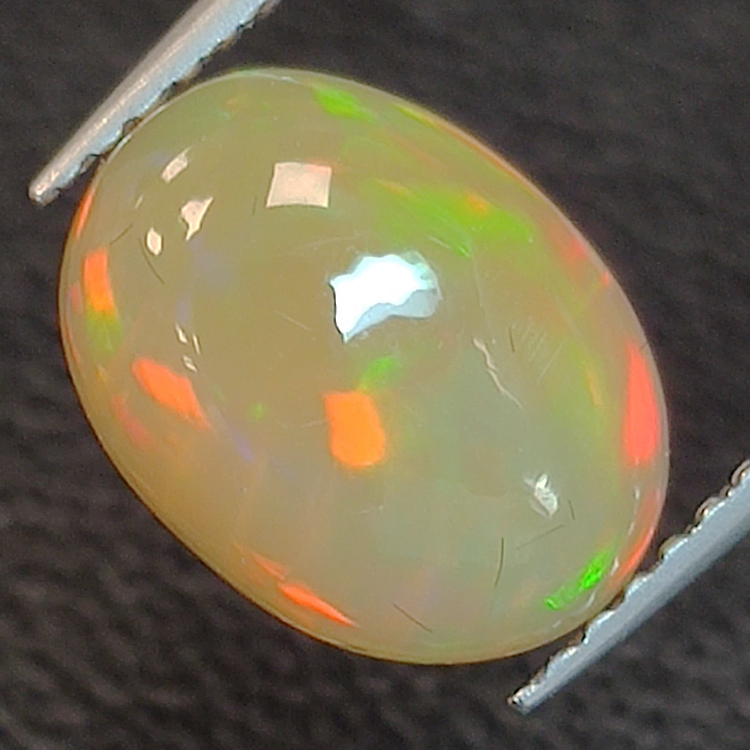 2,04ct Opale taglio ovale 10,7x7,9 mm