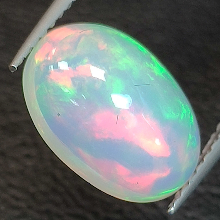 2,08ct Opal im Ovalschliff 11,2x7,7 mm