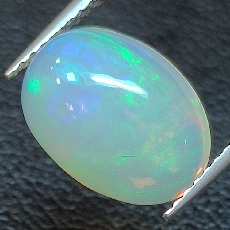 2,71ct Opale taglio ovale 11,5x8,4 mm