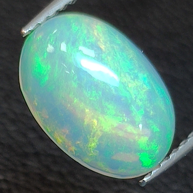 1,80ct Opale taglio ovale 11,1x7,7 mm
