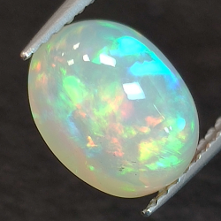 1,99ct Oval cut opal 9,6x7,09 mm