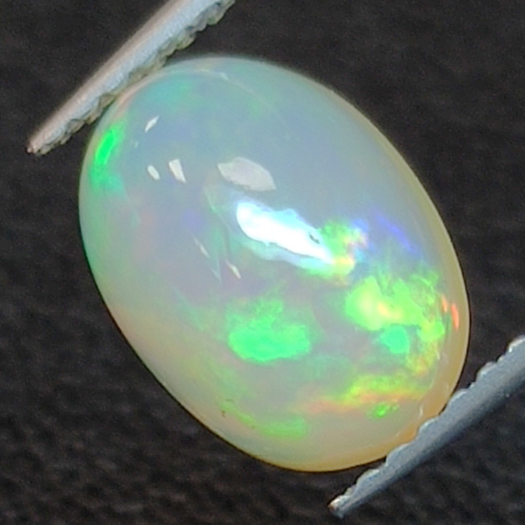 1,99ct Opal im Ovalschliff 9,6x7,09 mm
