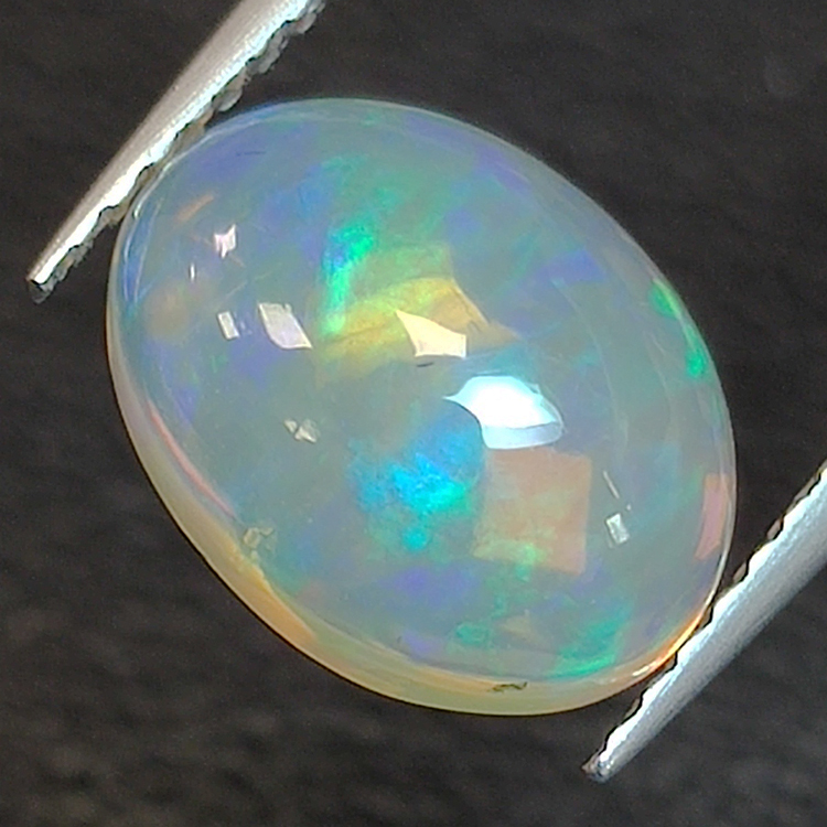 1,99ct Ópalo talla oval 10,2x7,6 mm