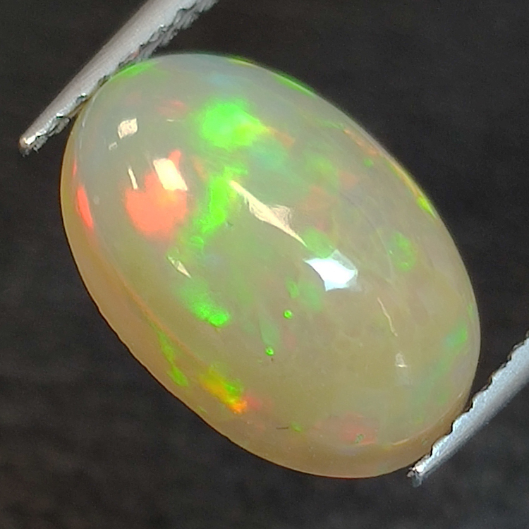 2,20ct Oval cut opal 12,3x8,5 mm