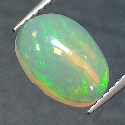 1,22ct Oval cut opal 9,7x7,04 mm
