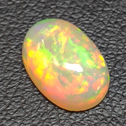 1,52ct Opal im Ovalschliff 10,1x7,08 mm