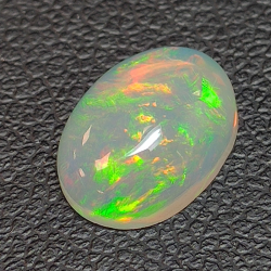 1,42ct Opal im Ovalschliff 10,1x7,3 mm