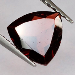 1,33 ct Granato brillante 7,1 x 3,2 mm