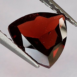 1,33 ct Grenat brillant 7,1 x 3,2 mm