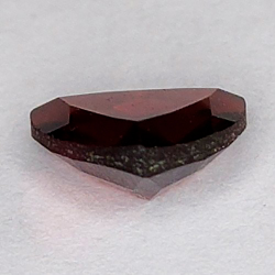 1,33 ct Granato brillante 7,1 x 3,2 mm